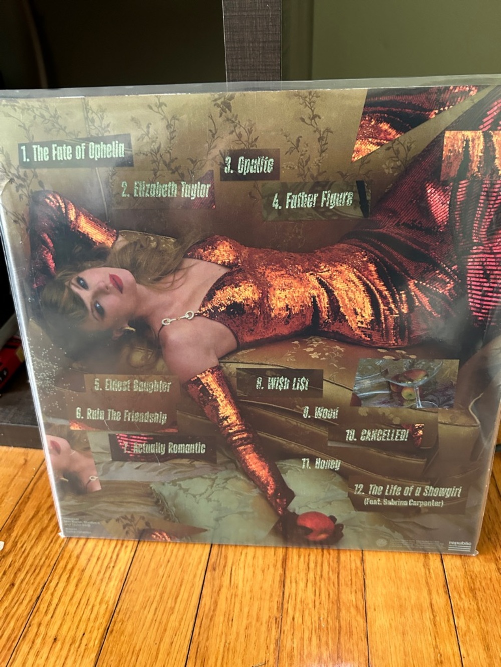 Taylor Swift “The Life of a Showgirl” Shiny bug wintergreen & onyx marbled Vinyl - Picture 3 of 8